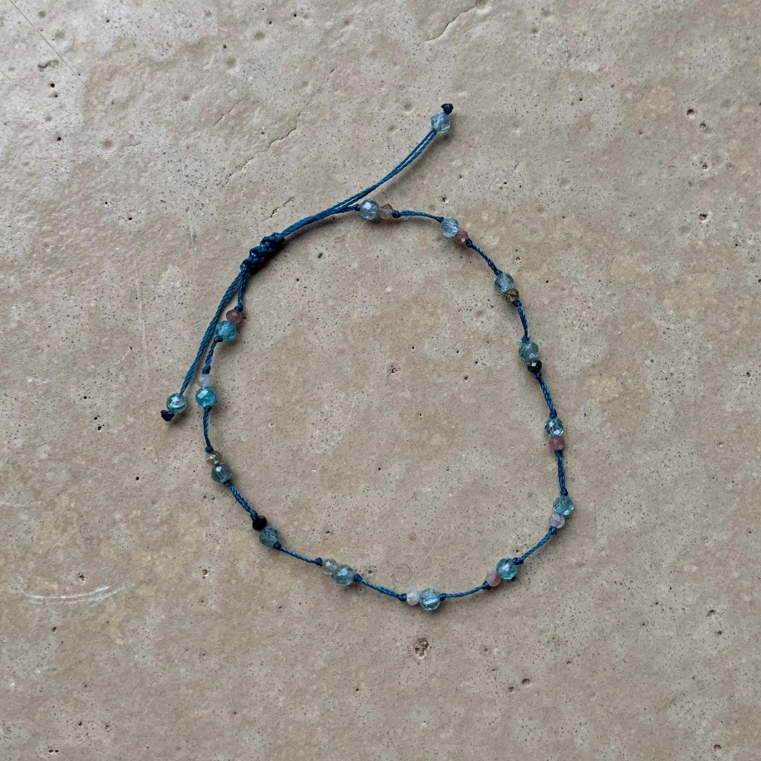 Bracelet ANNA en pierres semi précieuses montées sur fil de soie