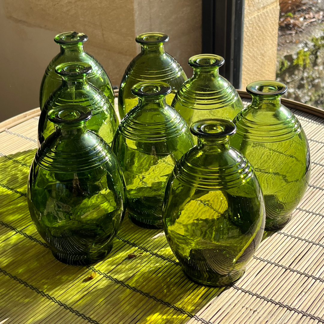 Soliflores en verre coloré vert foncé